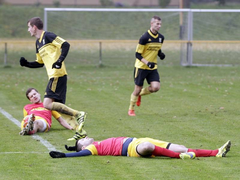 Fotbalisté Nových Sadů (ve žlutém) porazili Frýdlant 3:1.