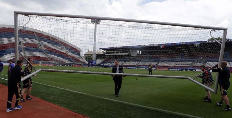 Andrův stadion v Olomouci den před prvním zápasem Eura U21