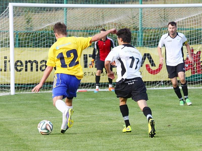 Dolany (ve žlutomodrém) vs. Chválkovice