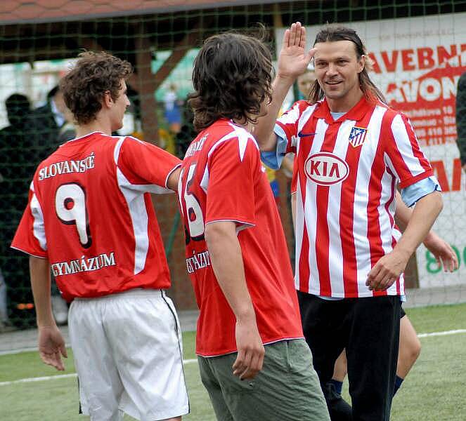 Tomáš Ujfaluši v dresu Atletica Madrid v týmu Slovanského gymnázia 