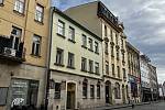 Bývalá ubytovna v Riegrově ulici (budovy Riegrova 14 a 16) je na prodej.