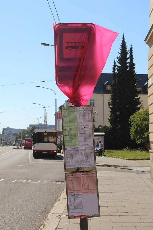 Uzavírka na části třídy Svobody přemístí autobusové zastávky u tržnice