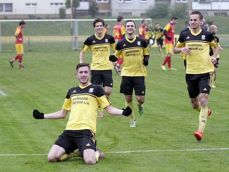 Fotbalisté Nových Sadů (ve žlutém) porazili Frýdlant 3:1.