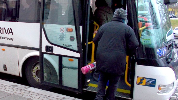 Autobus IDSOK v nové bílé úpravě
