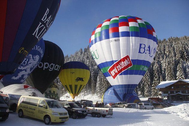 Horkovzdušné balony z Moravy překonávaly alpské vrcholky - Deník.cz