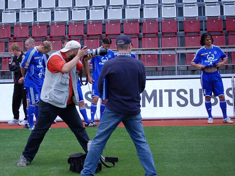 Fotoreportér Deníku Jiří Kopáč v akci.