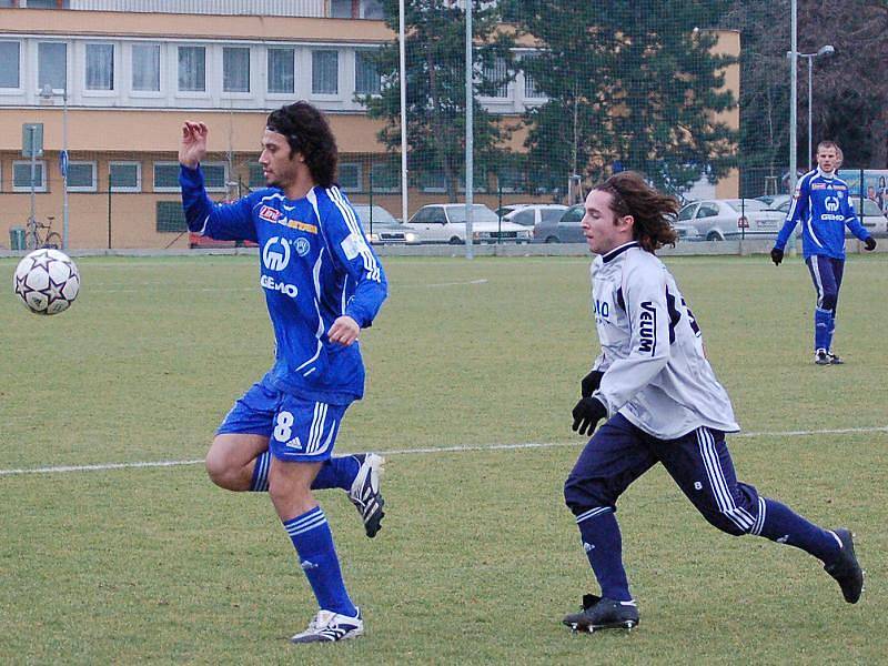 Sigma v přípravě se Zábřehem: Rossi stíhaný Jaroslavem Svozilem.