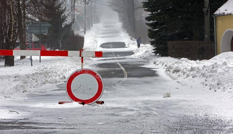 Cesta z Jívové na Hraničné Petrovice. 3. dubna 2013