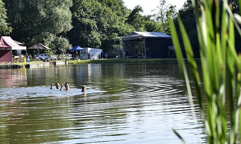 Premiérový ročník festivalu přímo v lůně přírody v Dolním žlebu u Šternberka. 3.7. 2022