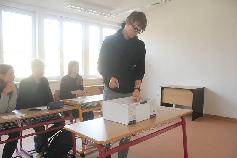 Studenské volby do Poslanecké sněmovny na Cyrilometodějském gymnáziu v Prostějově