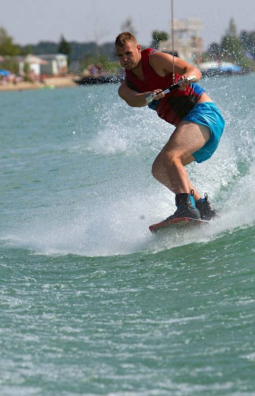 Wakeboarding a Wakeskate na pískovně v Nákle