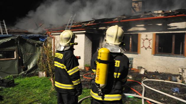 Požár rodinného domu ve Štítech, 16. 4. 2014