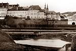 Pohled na pevnost Olomouc od východu před rokem 1876, vpravo Hradská brána