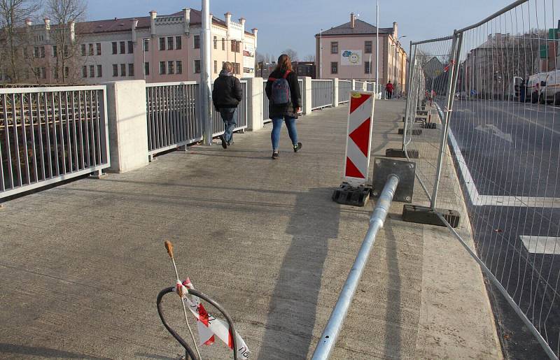 Nový most přes Moravu v Komenského ulici (u Bristolu) v Olomouci, 18. prosince 2019