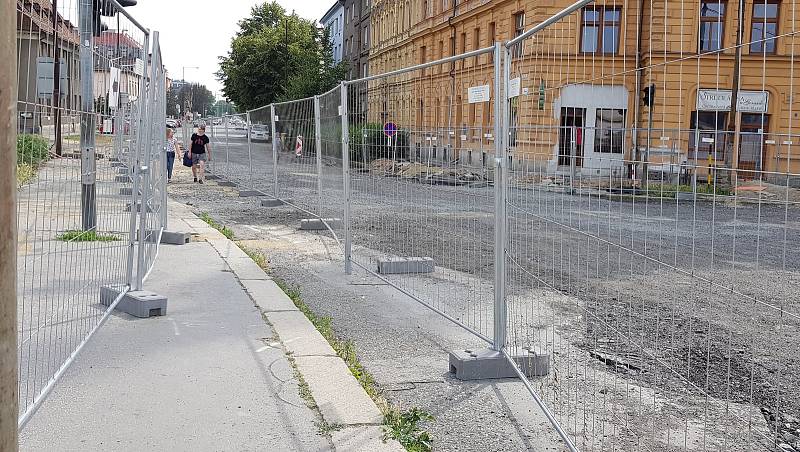 Chodci u Bristolu bojují se zákazy, kvůli rozkopanému okolí mostu musejí oklikou. 13. června 2018