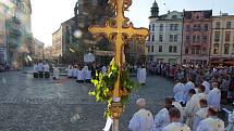 Procesí ke Svátku Božího těla v Olomouci s arcibiskupem Janem Graubnerem