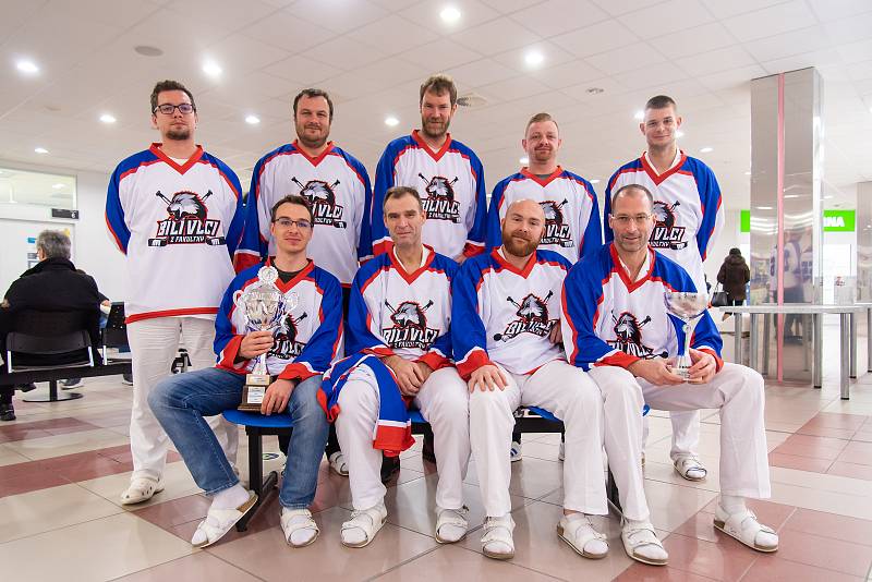 Doktoři z Fakultní nemocnice Olomouc nastoupí do dalšího zápasu v dresech a jako Bílí vlci z fakultky.