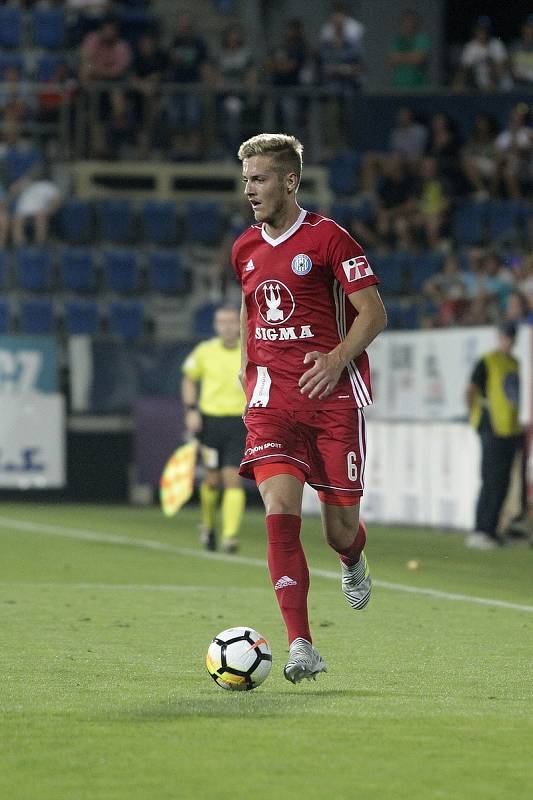 Olomoučtí fotbalisté (v červeném) remizovali se Slováckem 0:0Jakub Plšek