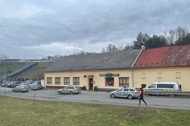 Zásah policie v hospodě U Ervina v Hlubočkách, 23. ledna 2021