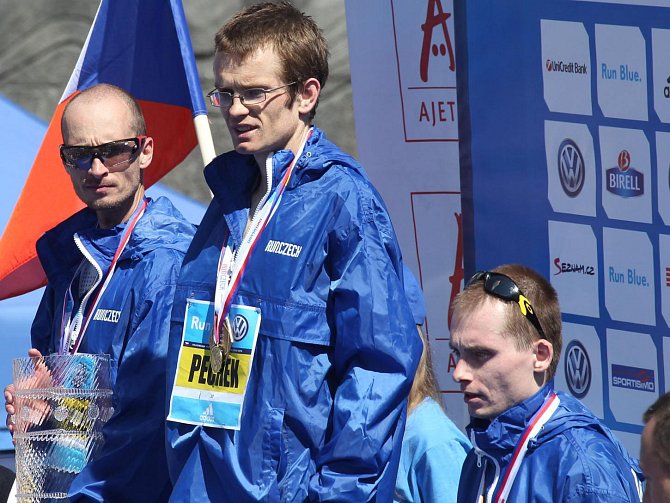 Robert Krupička (vlevo) doběhl druhý z českých zástupců na maratonu v Praze.