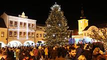 První adventní neděli 1. prosince byl na Mírovém náměstí v Ústí nad Orlicí zahájen tradiční Ústecký advent.