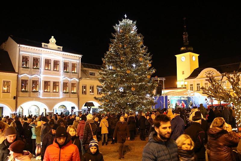 První adventní neděli 1. prosince byl na Mírovém náměstí v Ústí nad Orlicí zahájen tradiční Ústecký advent.