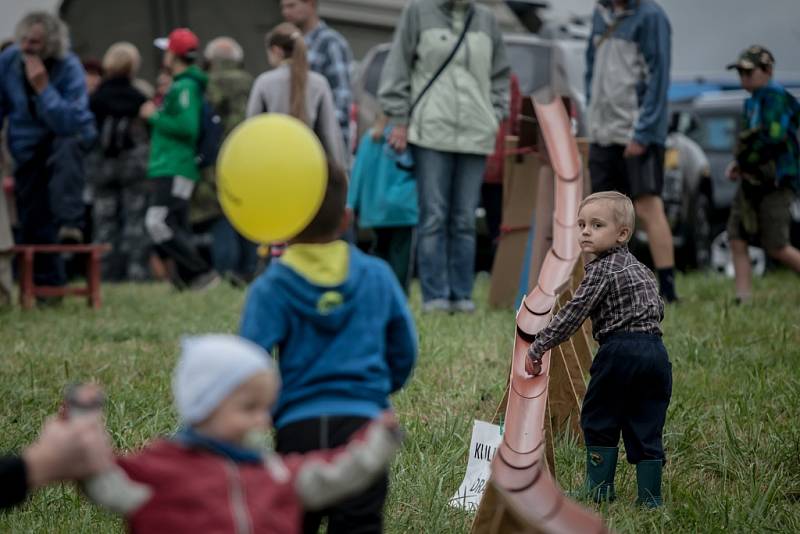 Vojensko - historická akce Cihelna 2017. Výborný vynález: Unavovátko na děti. Ne vždy ale fungovalo...