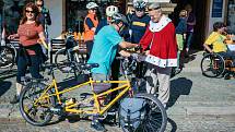 Start mezinárodní cyklistické akce Cyklo Glacensis 2017 na náměstí v Ústí nad Orlicí.