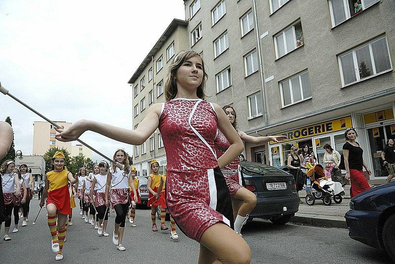 OSLAVY 100 LET GYMNÁZIA v České Třebové do města přilákaly stovky absolventů nejen ze všech koutů republiky, ale i ze zahraničí.