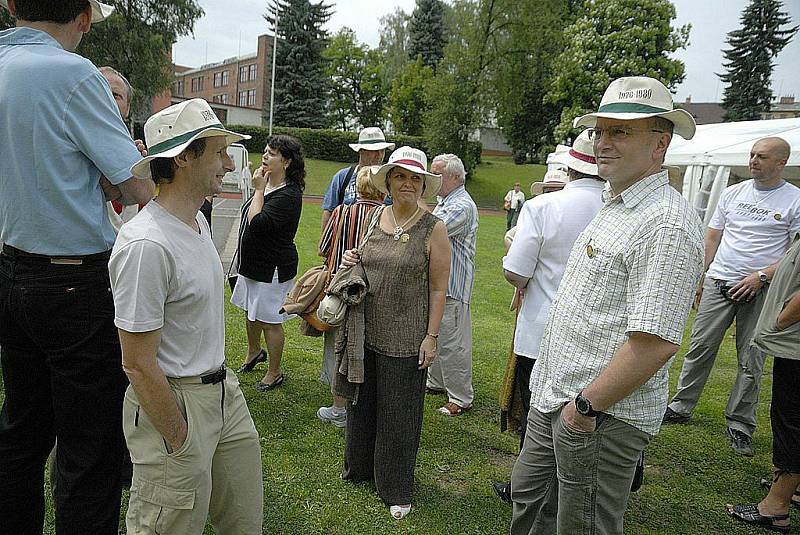 OSLAVY 100 LET GYMNÁZIA v České Třebové do města přilákaly stovky absolventů nejen ze všech koutů republiky, ale i ze zahraničí.