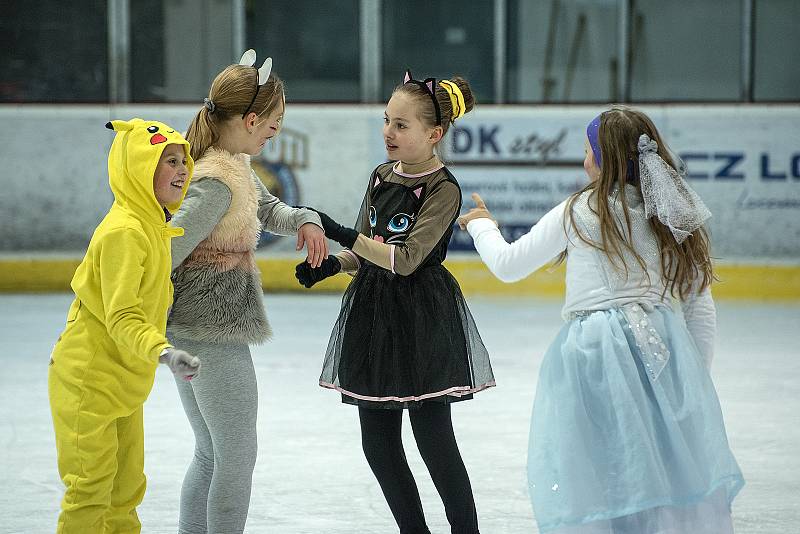 Na zimním stadionu v České Třebové se v sobotu konal karneval na ledě.