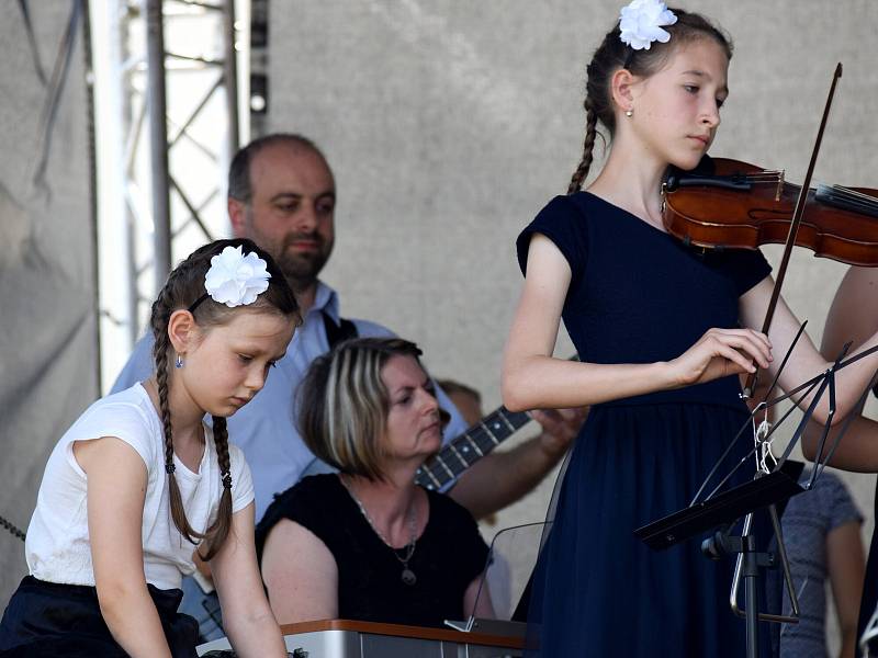 Z koncertu k 60. výročí ZUŠ Alfonse Muchy, který zakončil 28. ročník Mezinárodního hudebního festivalu Letohrad 2017.