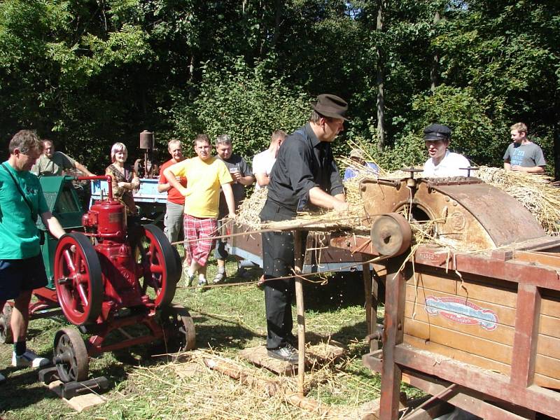 3. Setkání historické a současné zemědělské techniky v Bohousové.