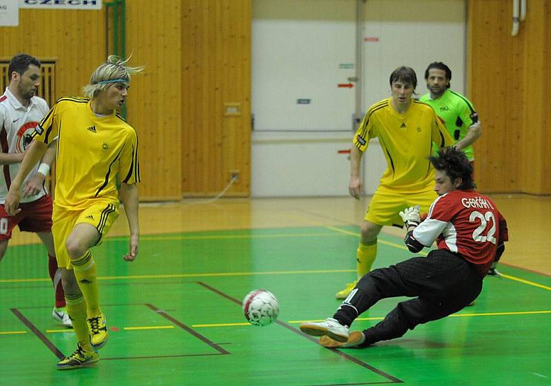 Futsalisté Nejzbachu porazili Benago Zruč nad Sázavou 2:3 a postoupili do play off.