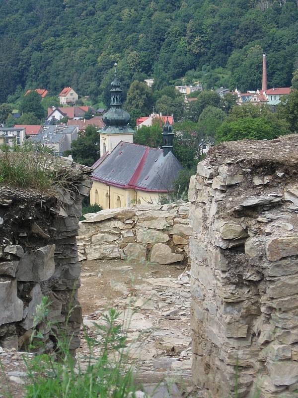 Opravy zříceniny hradu v Brandýse nad Orlicí pokračují.