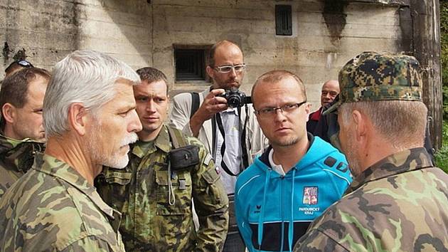 Náčelník Generálního štábu Armády ČR Petr Pavel při návštěvě tvrze Bouda.