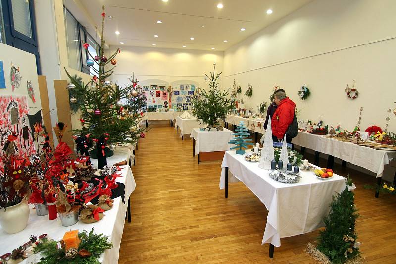 Ještě v pátek 7. prosince je v Galerii pod radnicí v Ústí nad Orlicí k vidění tradiční Vánoční výstava.