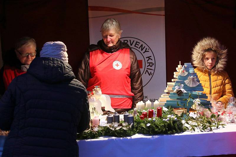 První adventní neděli 1. prosince byl na Mírovém náměstí v Ústí nad Orlicí zahájen tradiční Ústecký advent.