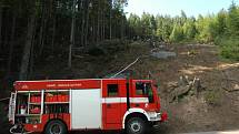 Požár v lese mezi Jablonným nad Orlicí a Orličkami. 