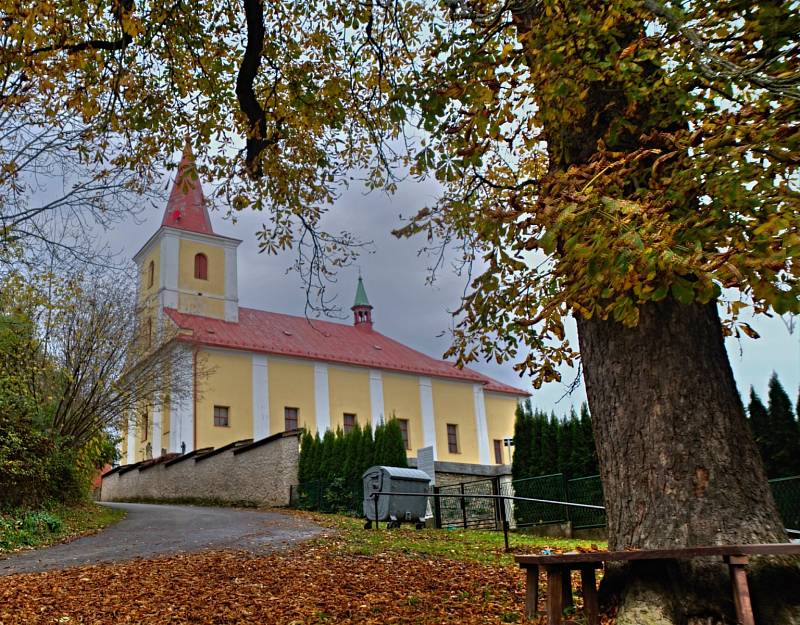 Skuhrov nad. Bělou Kostel svatého Jakuba Většího.