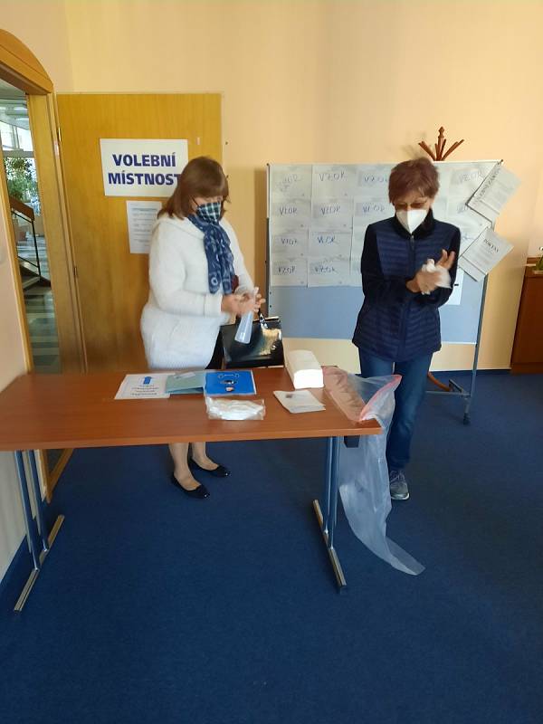 Volební místnosti se otevřely také v Orlickoústeckém hotelu UNO.