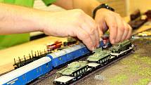 Desítky lidí si tak přišly prohlédnout miniaturní modely vlaků, a to osobních i nákladních včetně do detailů promyšlených vlakových stanic.
