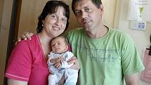 Adam Melezínek se narodil 26. června v 11.39 hodin Lindě Jandeiskové a Jaroslavu Melezínkovi z Lanškrouna. Vážil 3,03 kg.