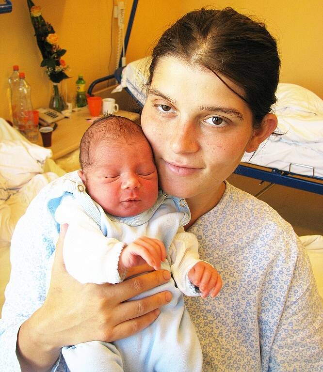 Viktor Dušek je jméno třetího syna Kateřiny Duškové a Julia Půlka z Dolní Dobrouče. Chlapec se narodil 23. 7. v 16.30, vážil 3 kg. Těší se na něj bráškové David a Tomášek.