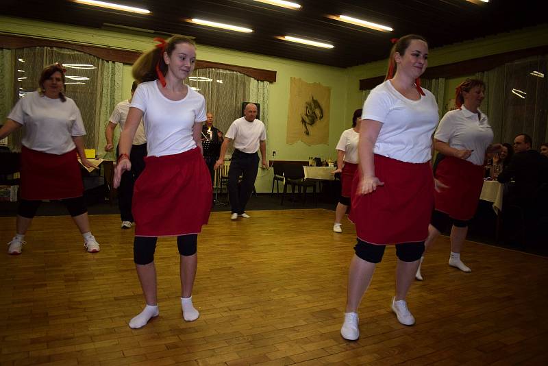 Hasiči z Dolních Libchav zvali na ples.