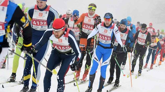 Orlický maraton přiláká o víkendu do Deštného v Orlických horách stovky vyznavačů běhu na lyžích.