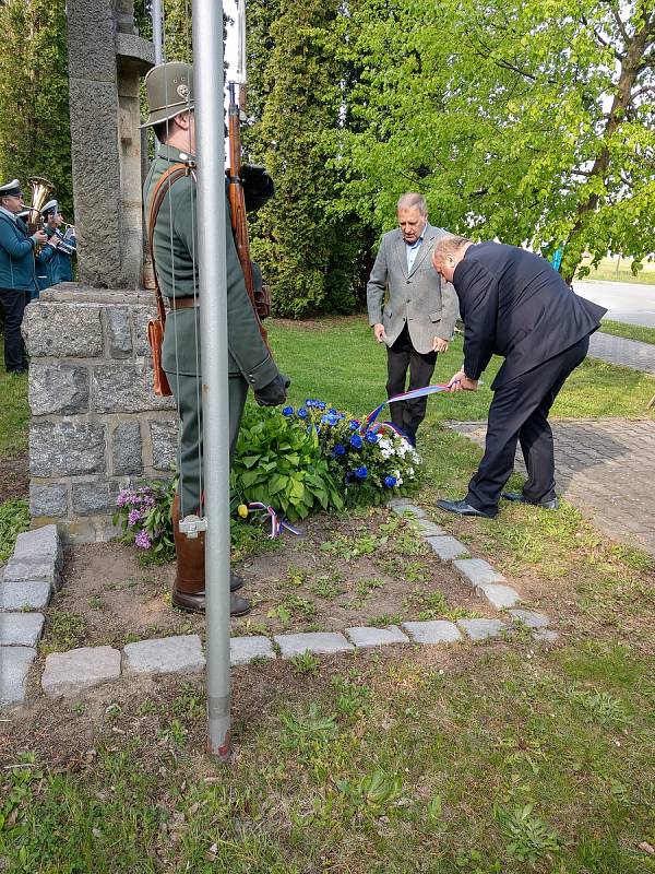 Pietním aktem si připomněli výročí osvobození a uctili památku padlých ve druhé světové válce i v Letohradě.