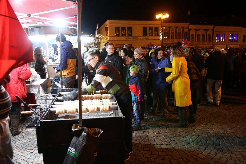 První adventní neděli 1. prosince byl na Mírovém náměstí v Ústí nad Orlicí zahájen tradiční Ústecký advent.