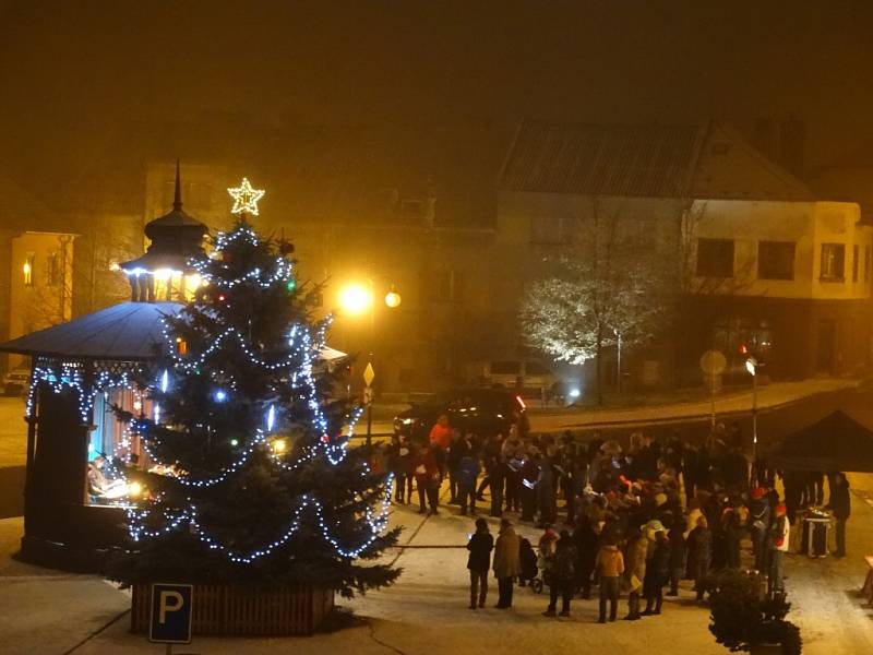 Česko zpívá koledy v Brandýse nad Orlicí.