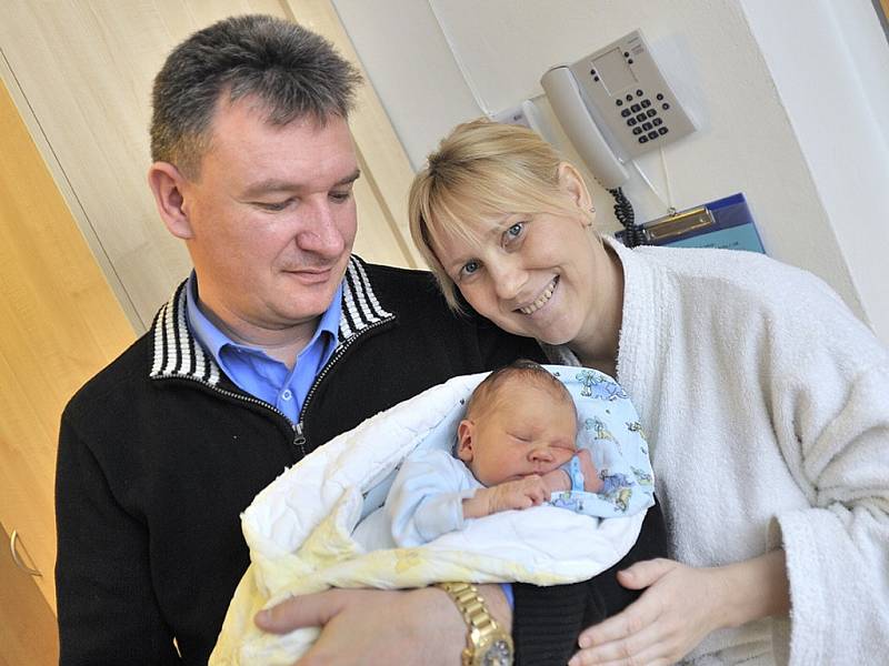 Ondřej Látka je jméno prvního potomka manželů Oliny a Martina ze Džbánova. Chlapec se jim narodil 29. února ve 14.43, kdy vážil 3,69 kg.
